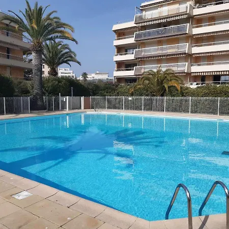 2 Pieces A Avec Piscine, Parking Et A 300m Des Commerces - Fr-1-226a-145