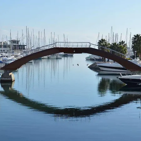 2 Pieces A Avec Piscine, Parking Et A 300m Des Commerces - Fr-1-226a-145