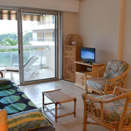2 Pieces A Avec Piscine, Parking Et A 300m Des Commerces - Fr-1-226a-145