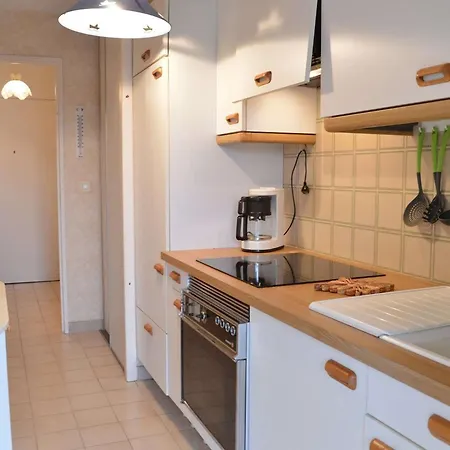 2 Pieces A Avec Piscine, Parking Et A 300m Des Commerces - Fr-1-226a-145 Apartment Frejus