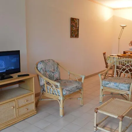 Apartment 2 Pieces A Avec Piscine, Parking Et A 300m Des Commerces - Fr-1-226a-145